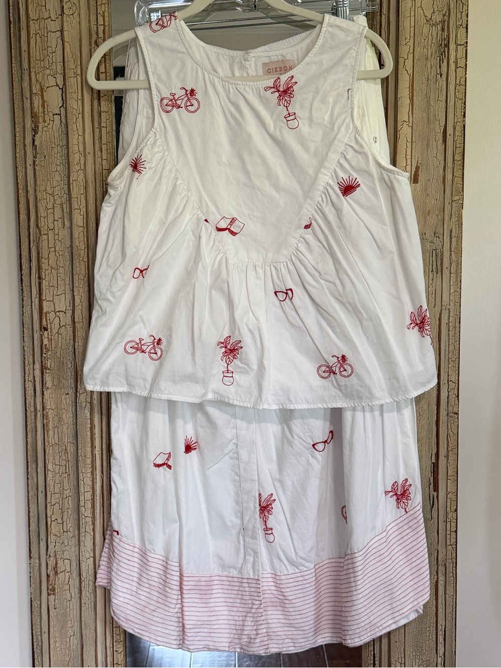 Ciebon White & Red Embroidered Two-Piece Skirt Set
